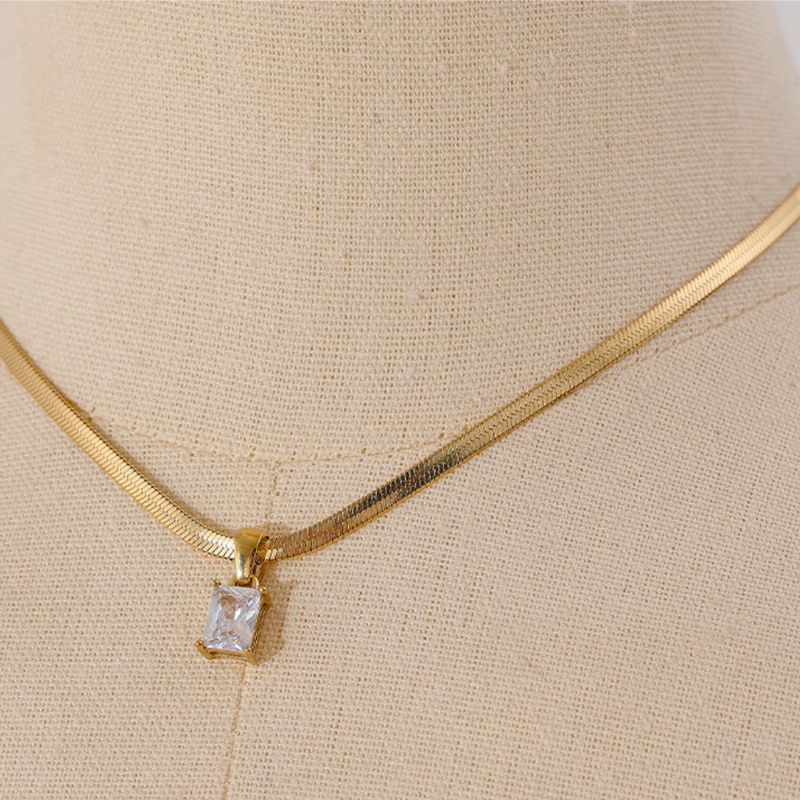 Collier Atlas