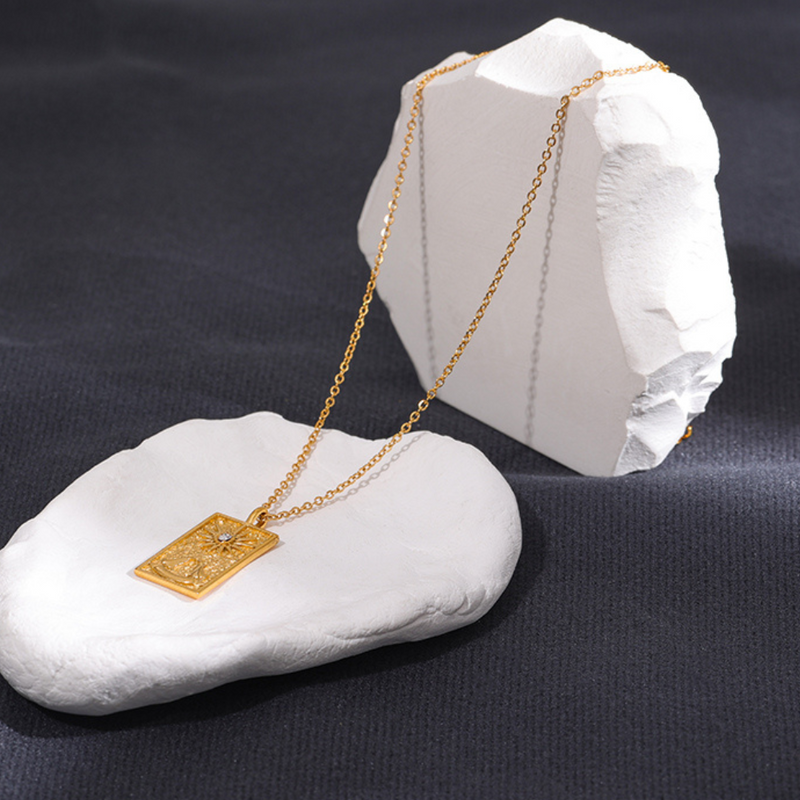 Collier Nestor