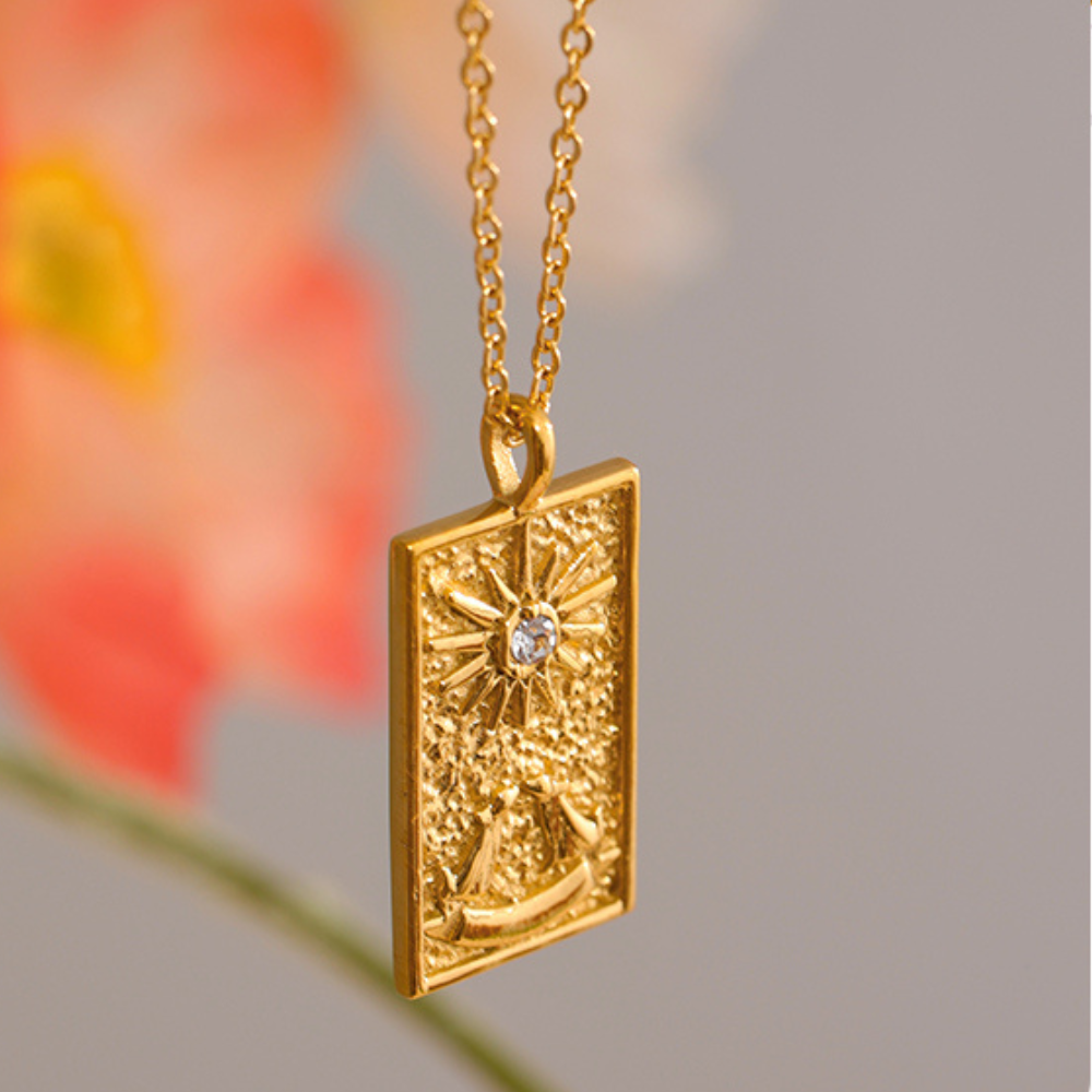 Collier Nestor