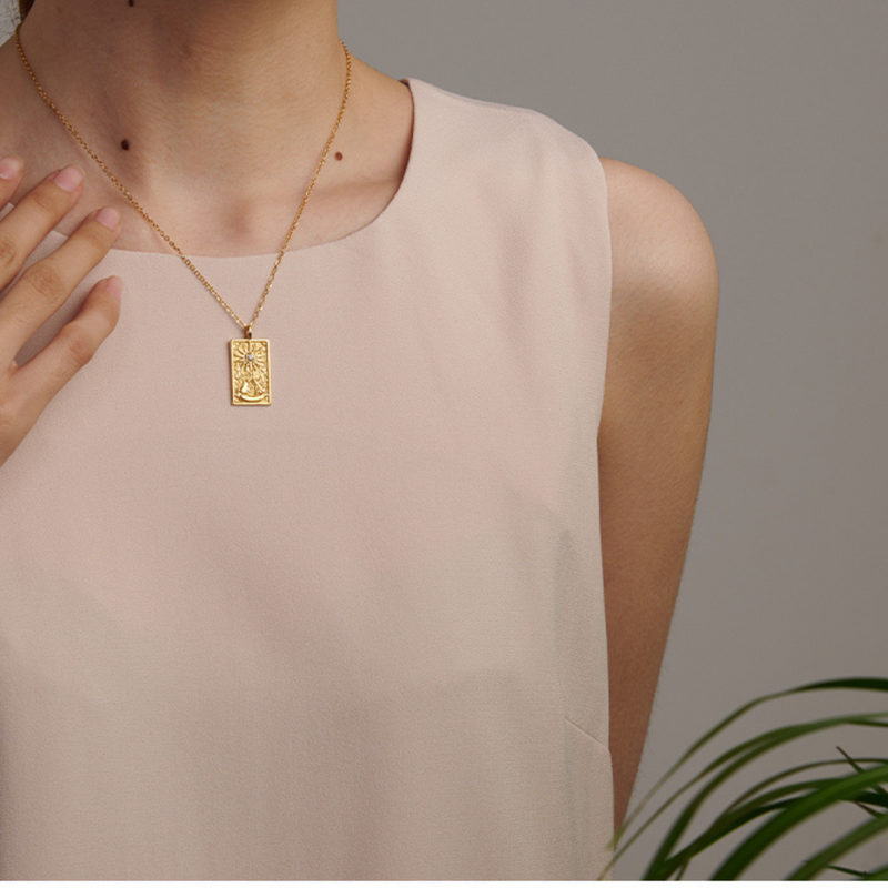 Collier Nestor