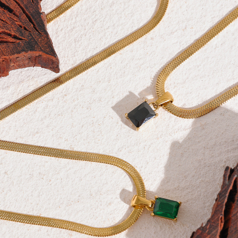 Collier Atlas